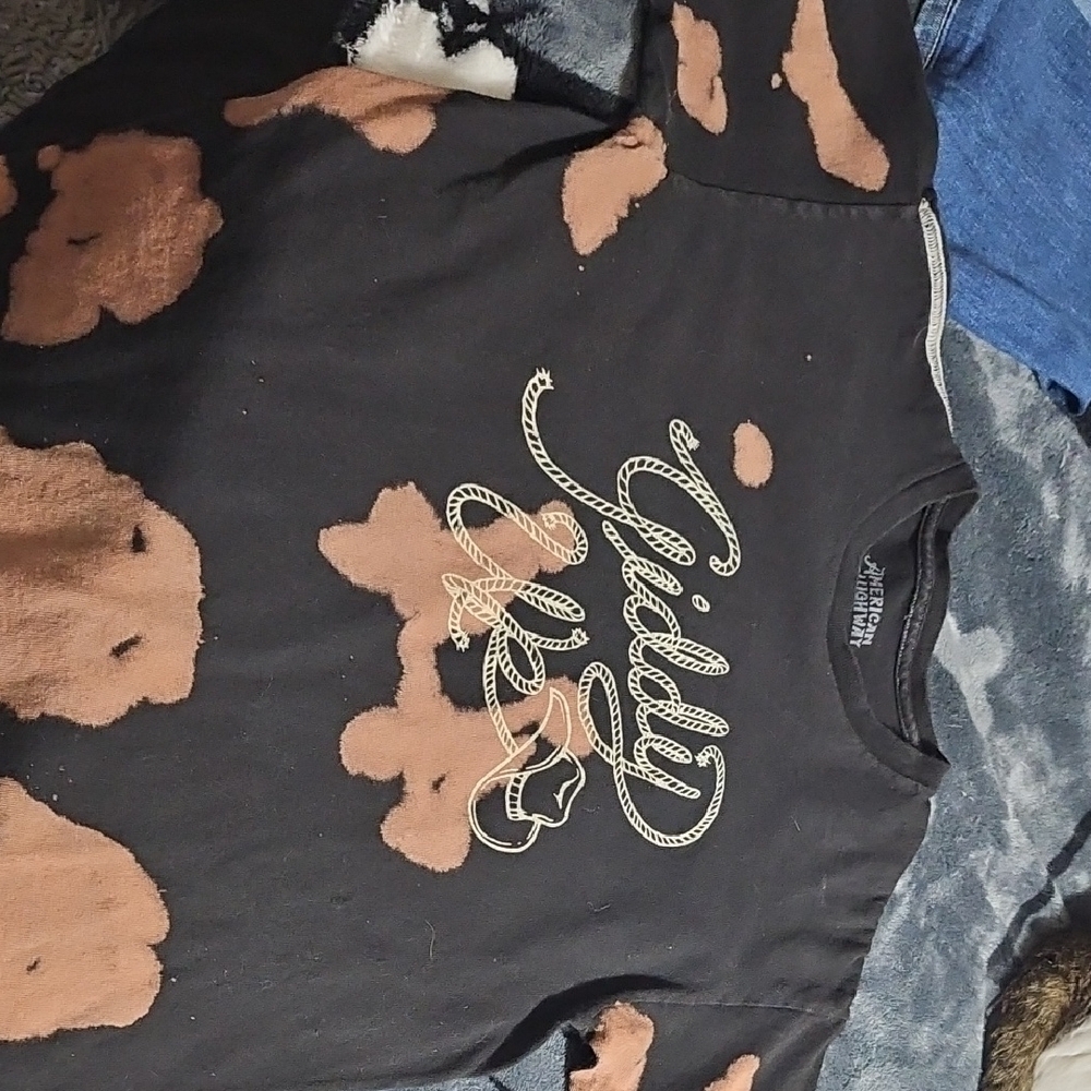 Gildan Kids Black and Tan Graphic Tee